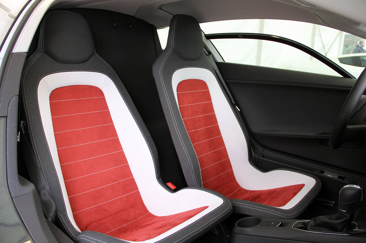 2014 Volkswagen XL1 seats