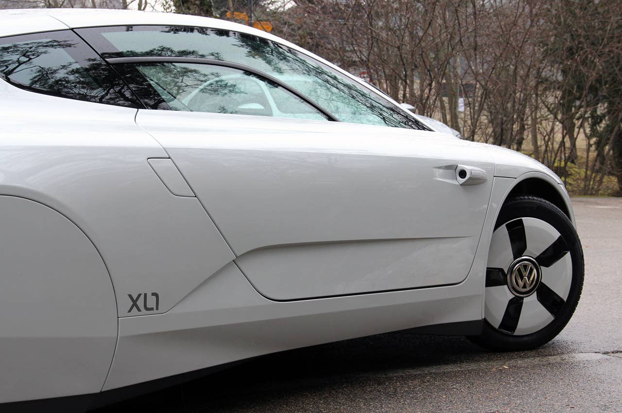 2014 Volkswagen XL1 side detail