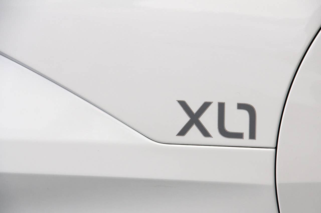 2014 Volkswagen XL1 badge