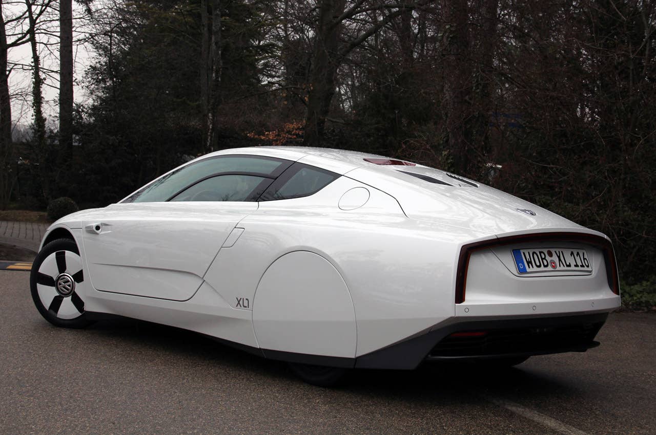 2014 Volkswagen XL1 rear 3/4 view