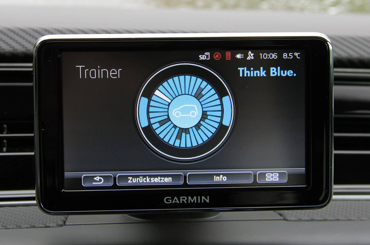 2014 Volkswagen XL1 infotainment system