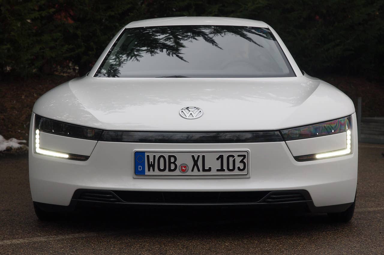 2014 Volkswagen XL1 front view