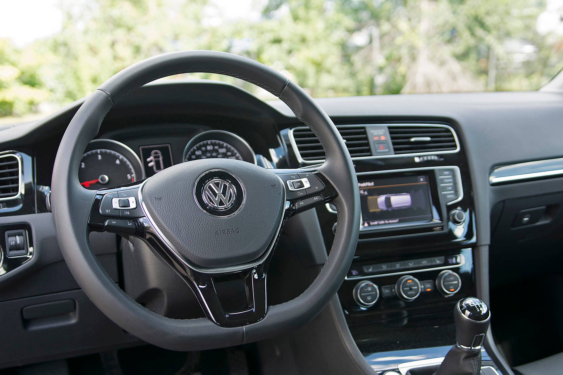 2016 Volkswagen Golf TDI SportWagen interior