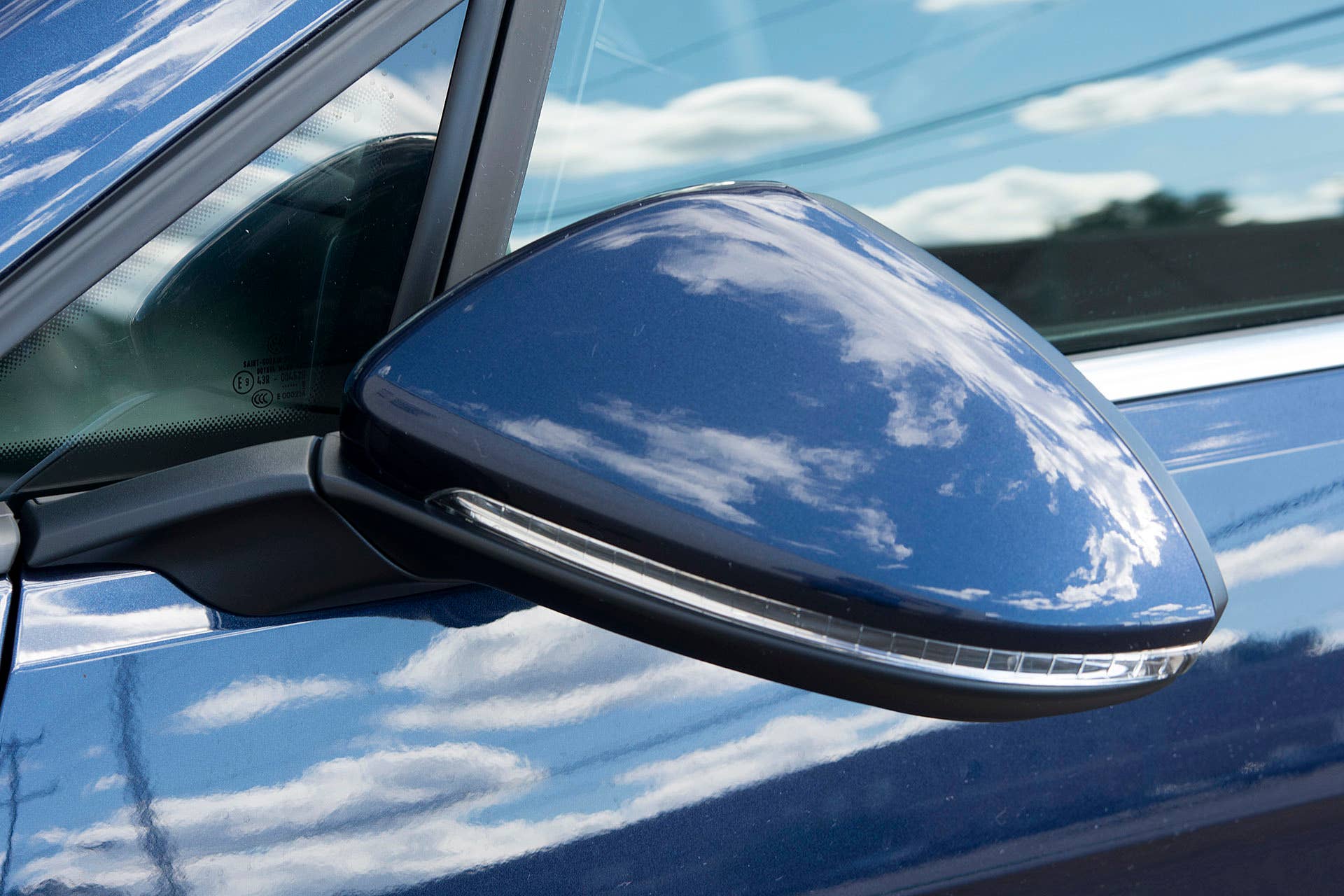 2016 Volkswagen Golf TDI SportWagen side mirror
