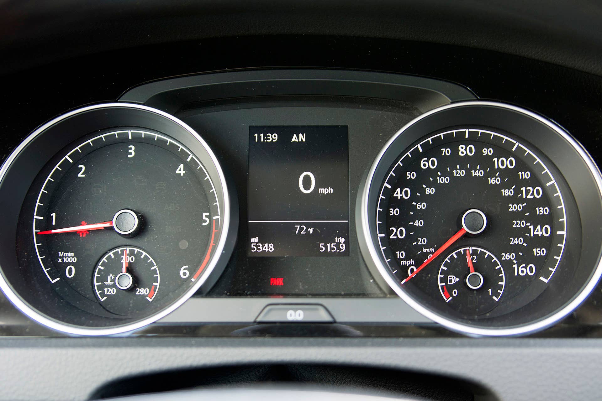 2016 Volkswagen Golf TDI SportWagen gauges