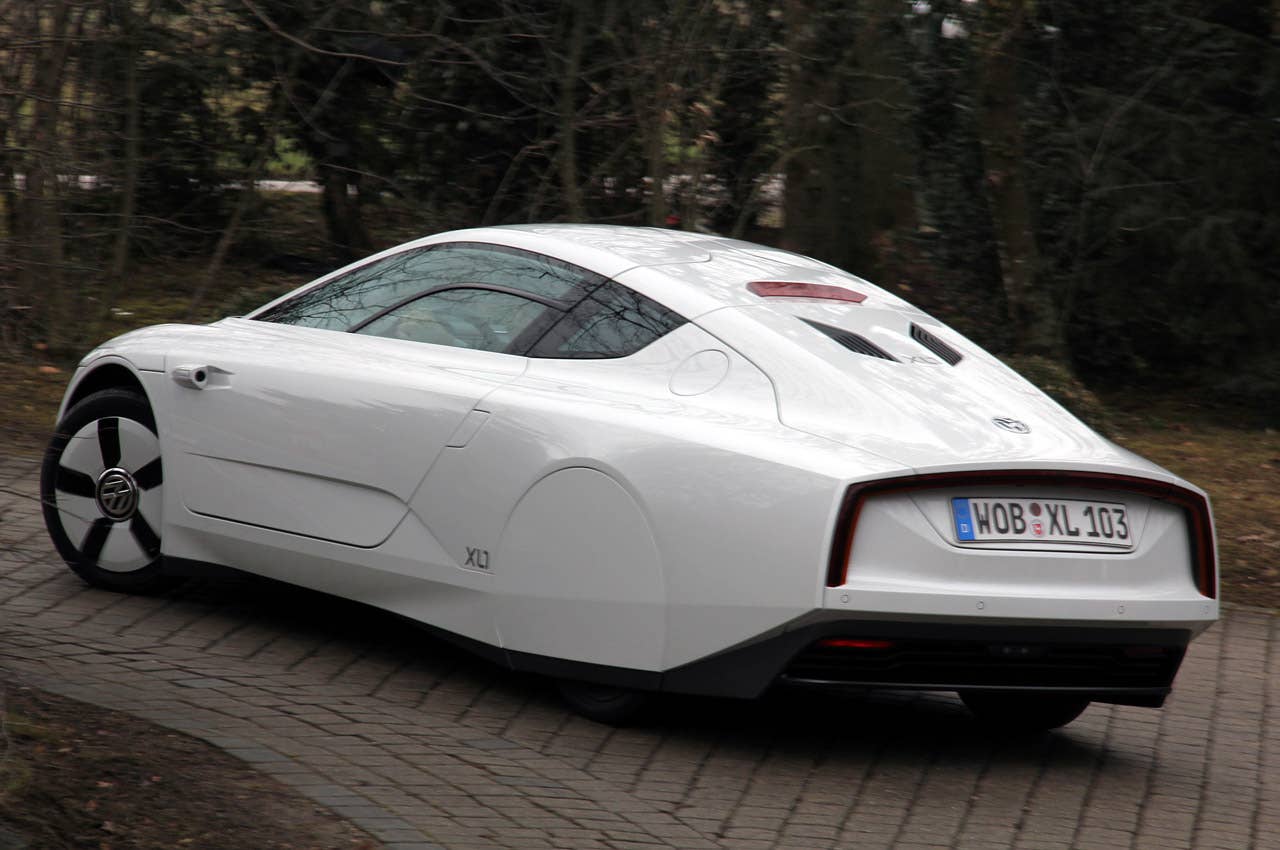 2014 Volkswagen XL1 rear 3/4 view