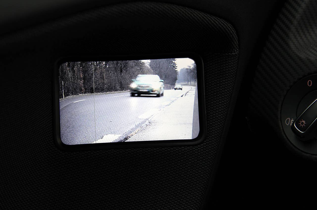 2014 Volkswagen XL1 side camera display