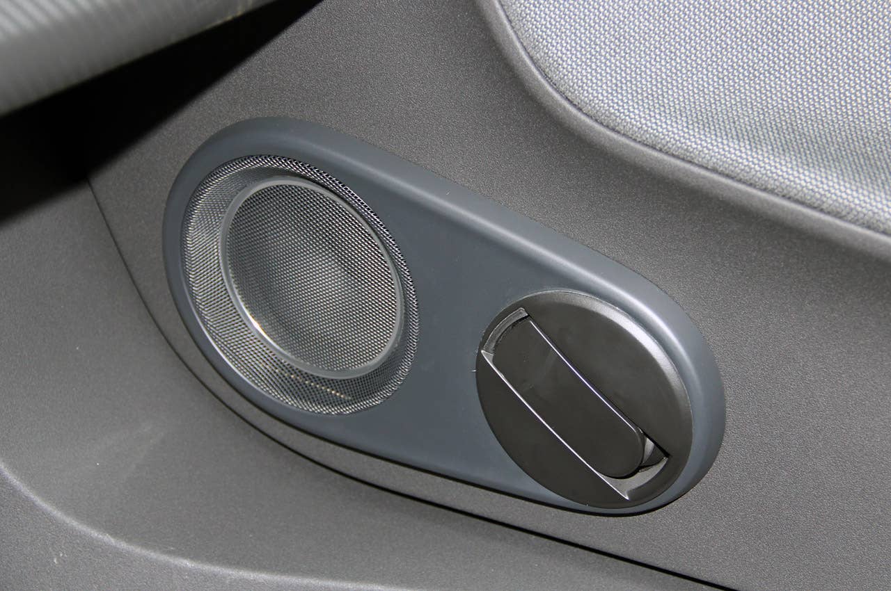 2014 Volkswagen XL1 door speaker
