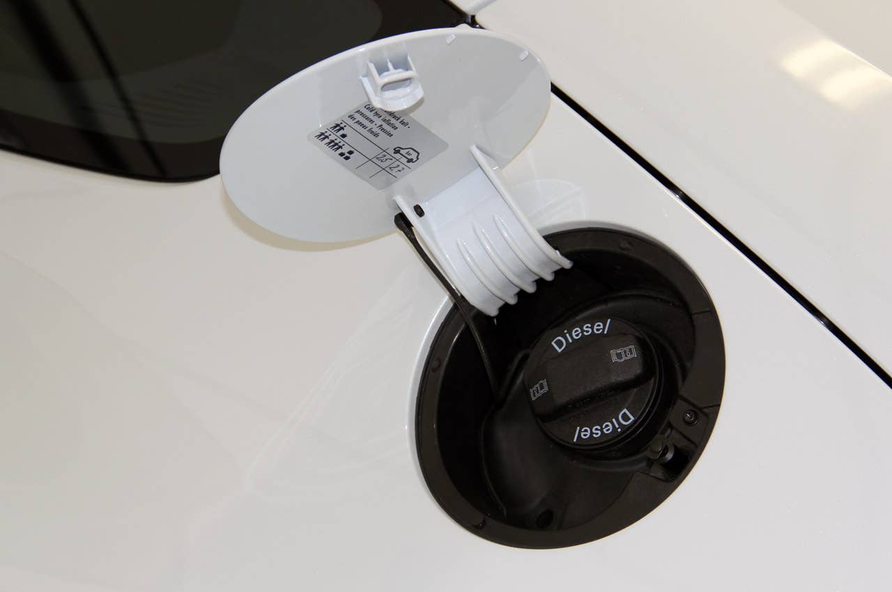 2014 Volkswagen XL1 fuel door