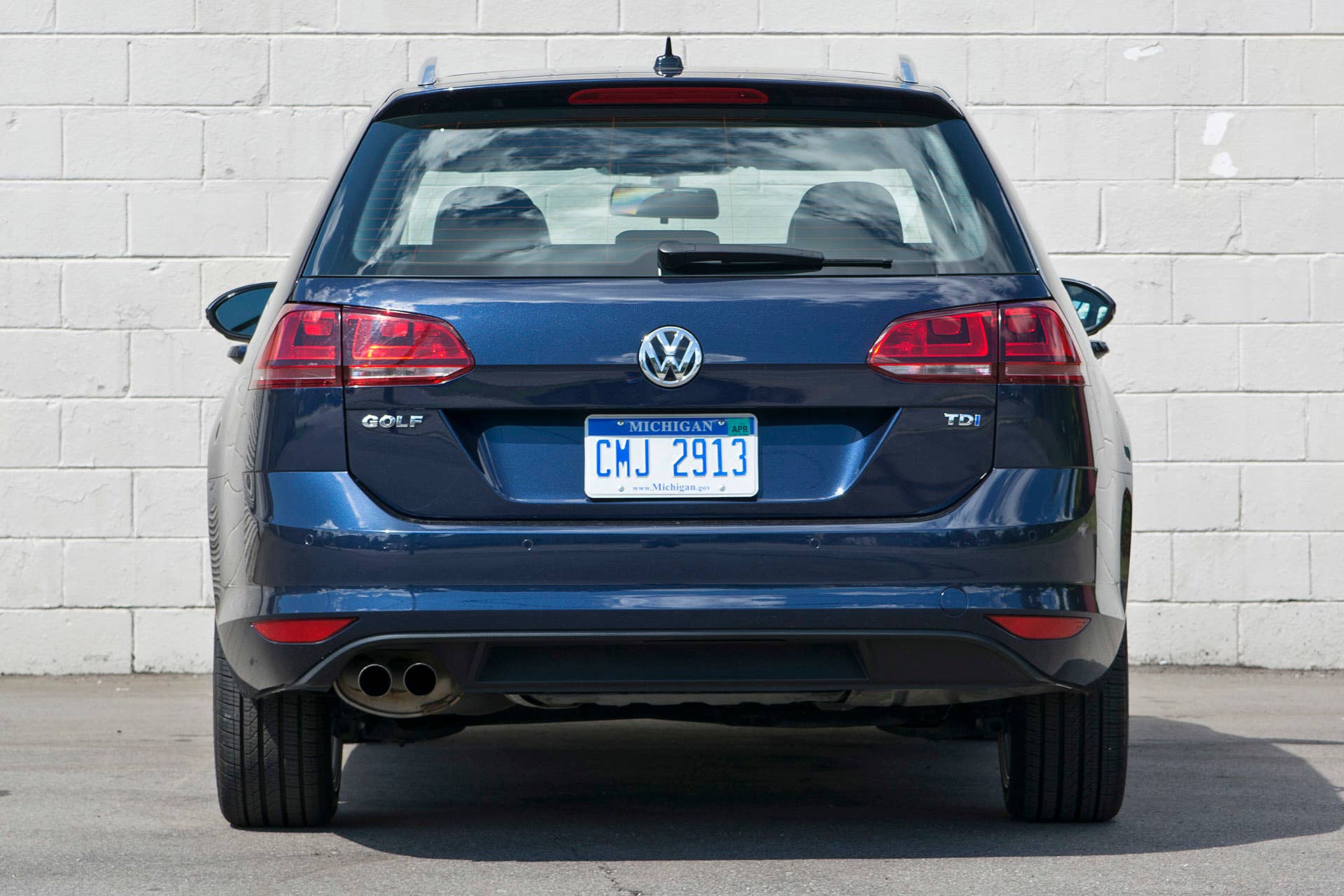 2016 Volkswagen Golf TDI SportWagen rear view