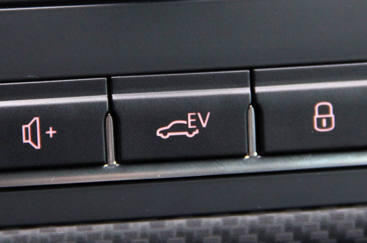 2014 Volkswagen XL1 EV button