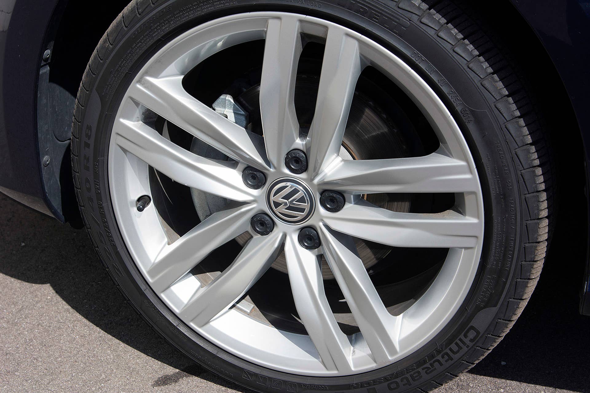 2016 Volkswagen Golf TDI SportWagen wheel