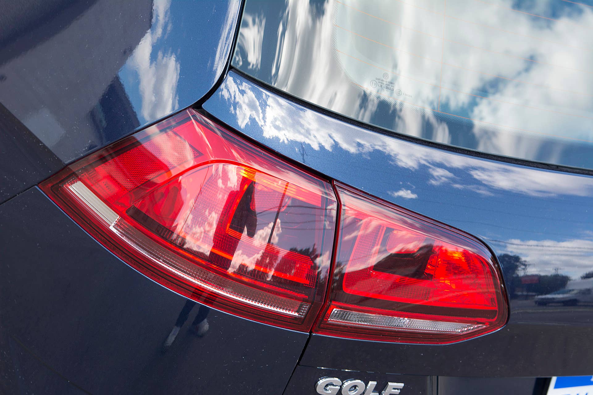 2016 Volkswagen Golf TDI SportWagen taillight