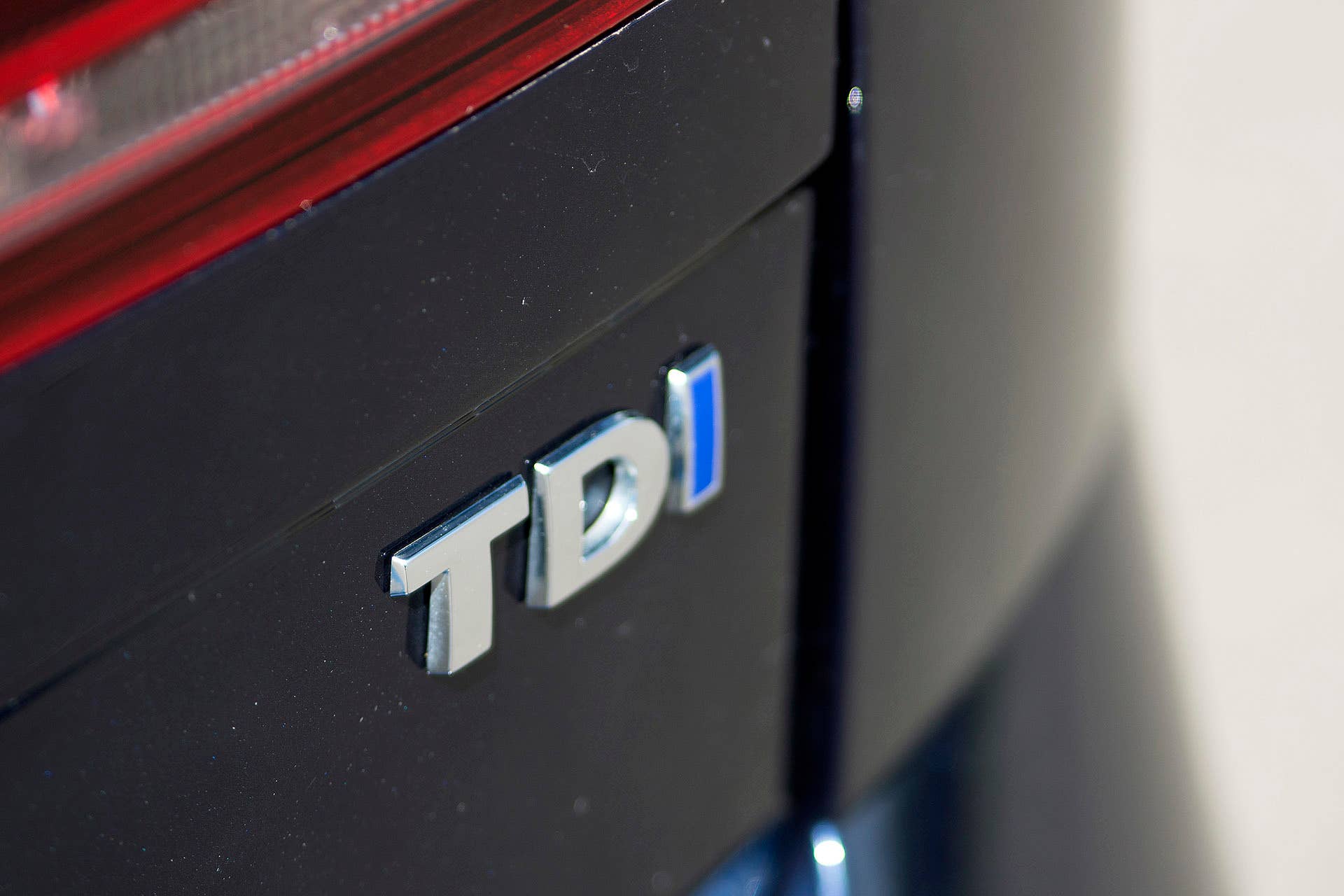 2016 Volkswagen Golf TDI SportWagen badge