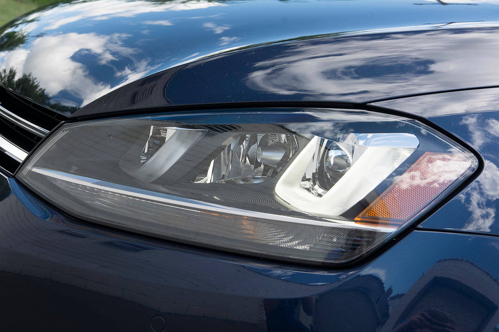 2016 Volkswagen Golf TDI SportWagen headlight