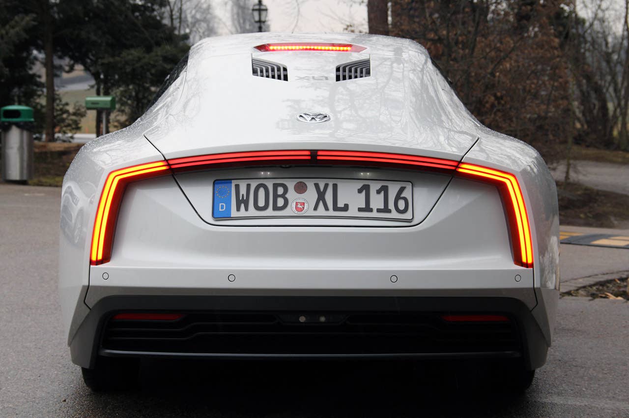 2014 Volkswagen XL1 rear view