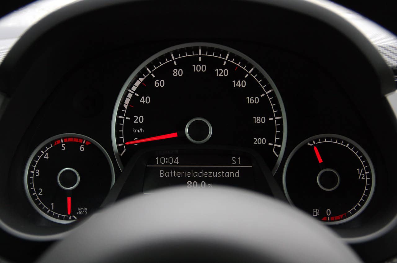 2014 Volkswagen XL1 gauges