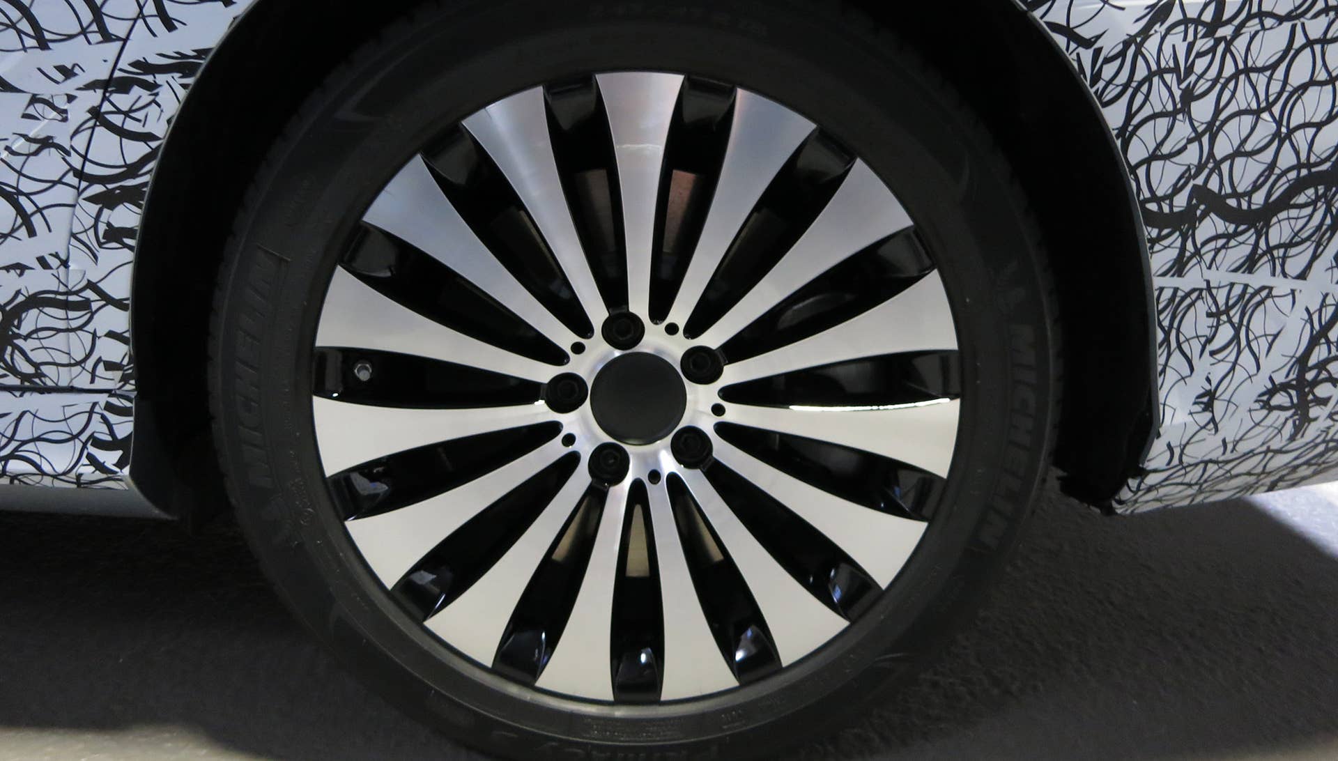 2017 Mercedes-Benz E-Class wheel detail