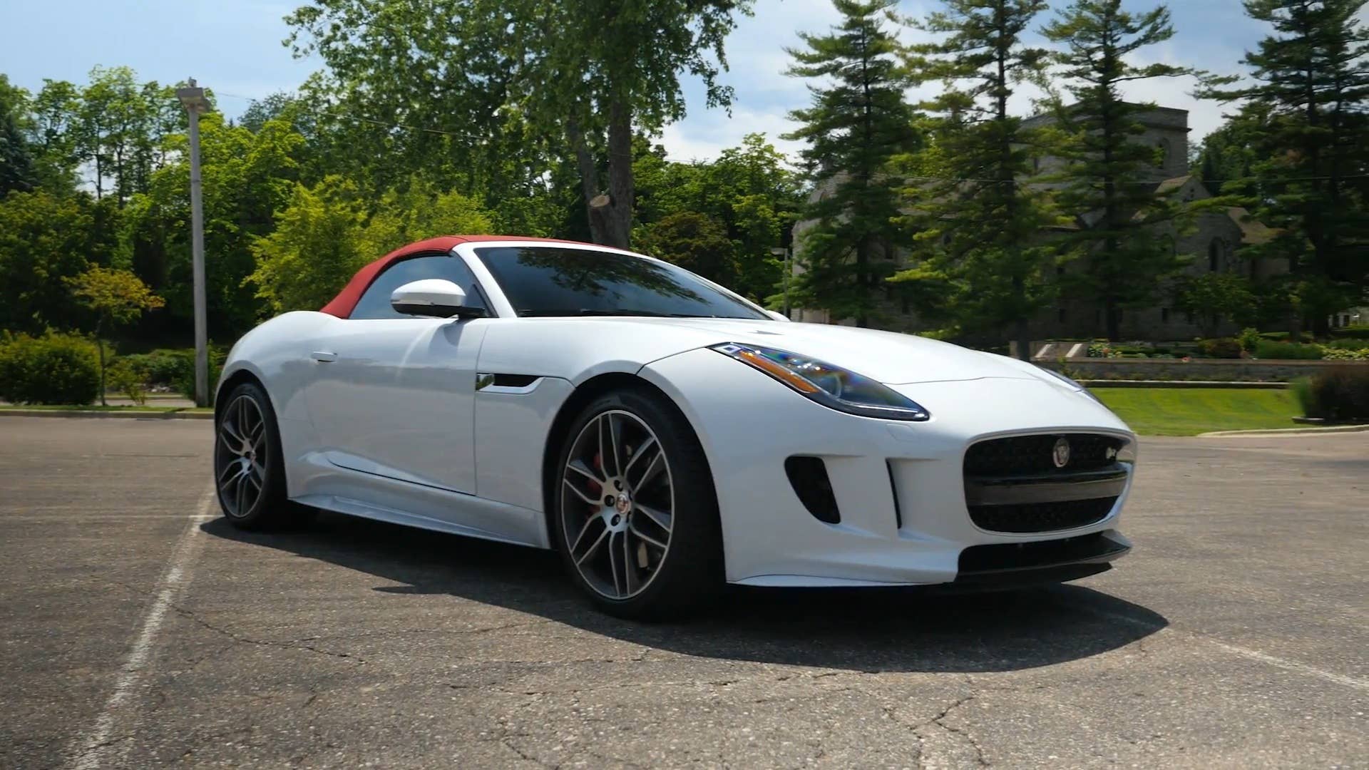 Autoblog Beauty-Roll, nothing but high-def video of the cars you’re looking for. Today featuring the 2016 Jaguar F-Type R AWD. Each episode comes with a hit of engine sound – start-up and with a few revs – to round out the package. Set your resolution to max, kick it into full-screen, turn up the sound, and enjoy today’s subject the 2016 Jaguar F-Type R AWD.