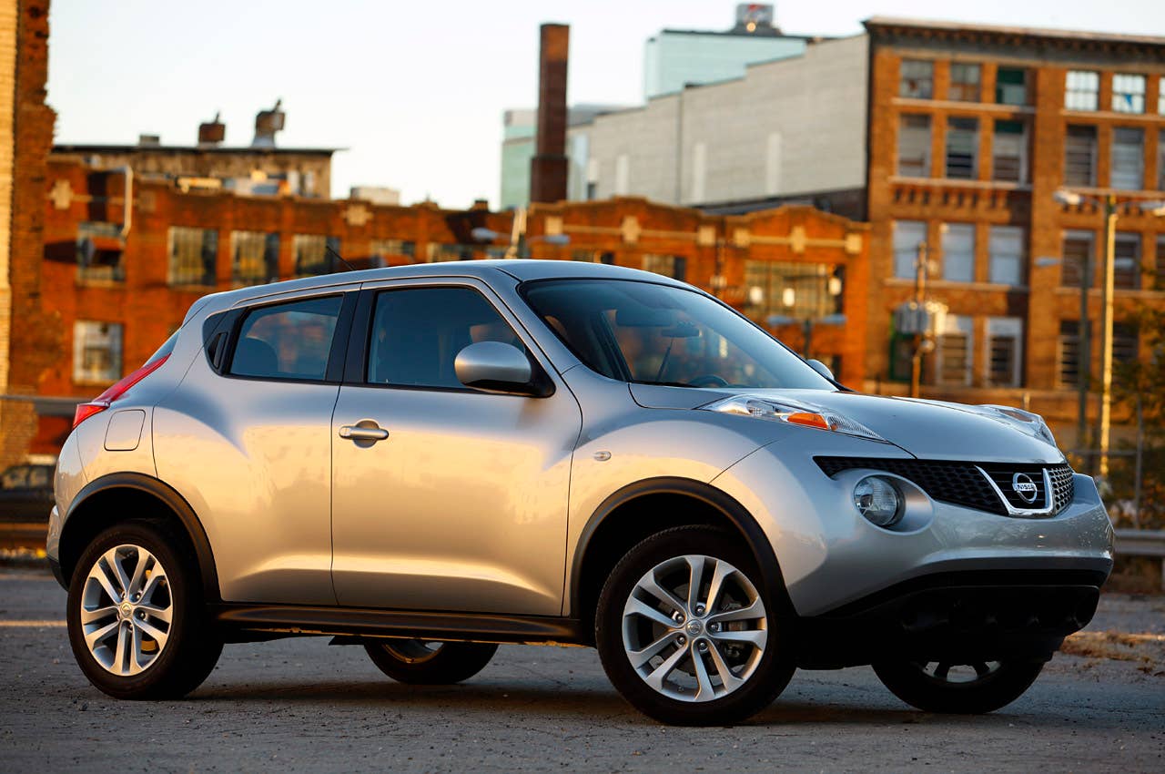 2011 Nissan Juke front 3/4 view