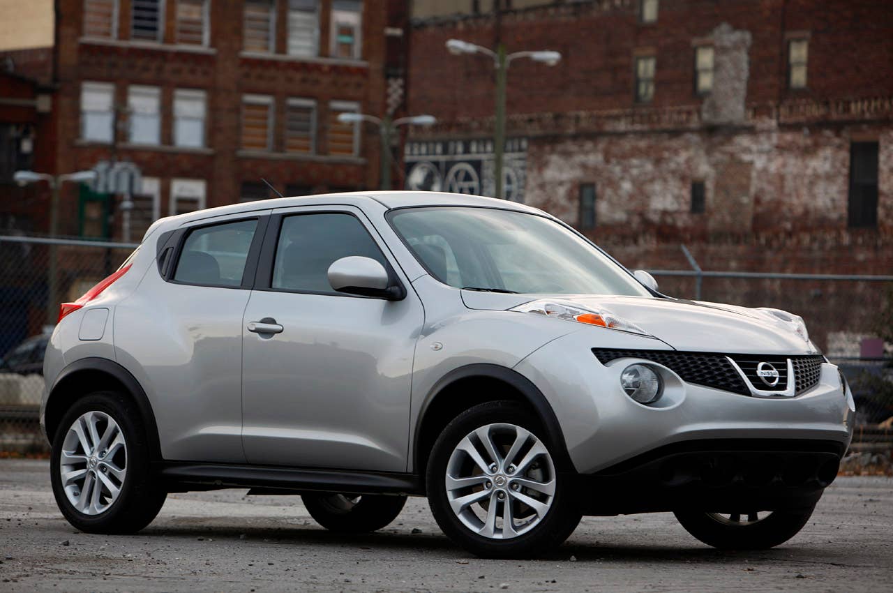2011 Nissan Juke front 3/4 view