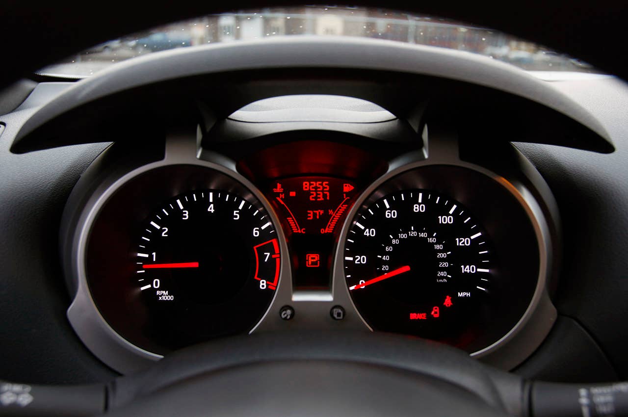 2011 Nissan Juke gauges