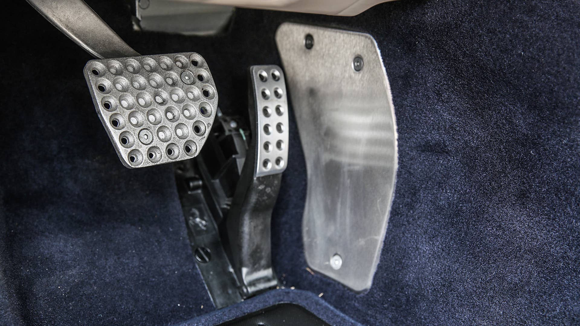 2017 Ferrari GTC4Lusso pedals