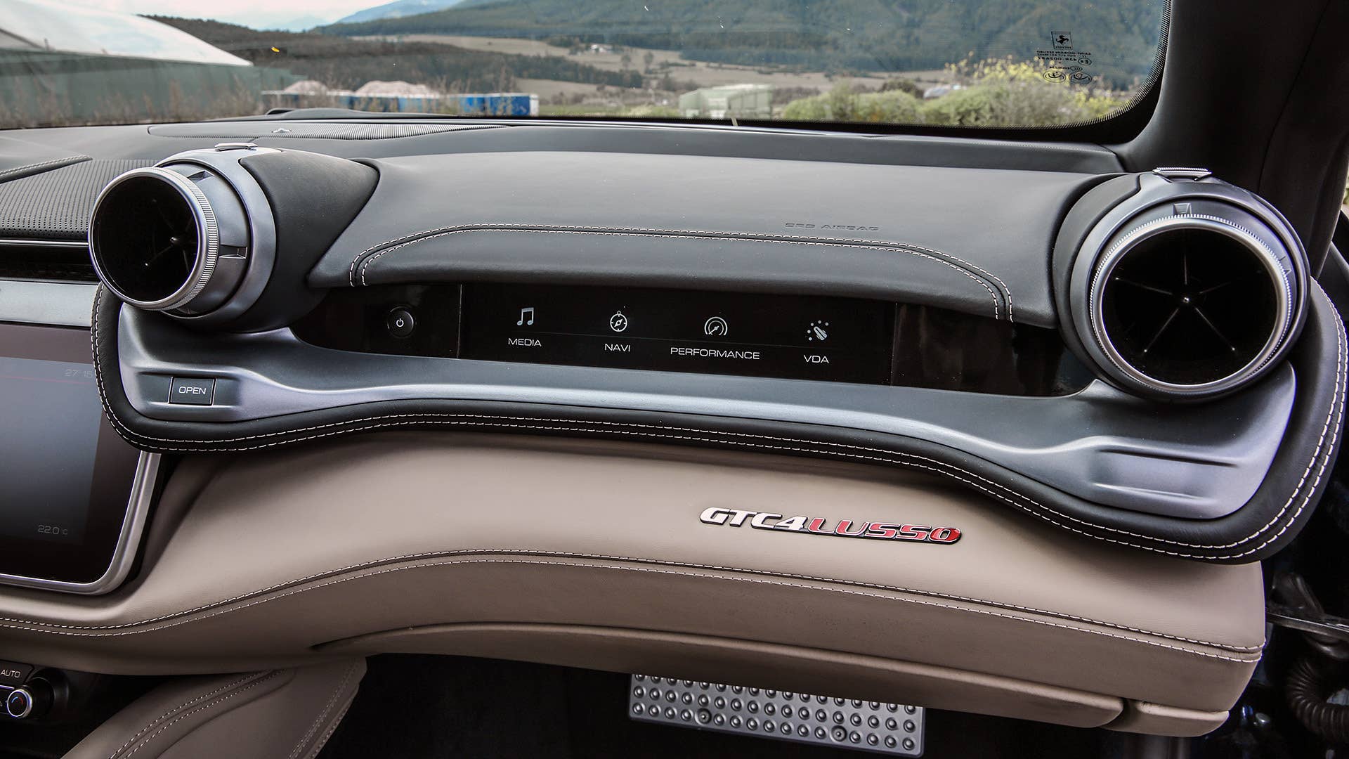 2017 Ferrari GTC4Lusso dash