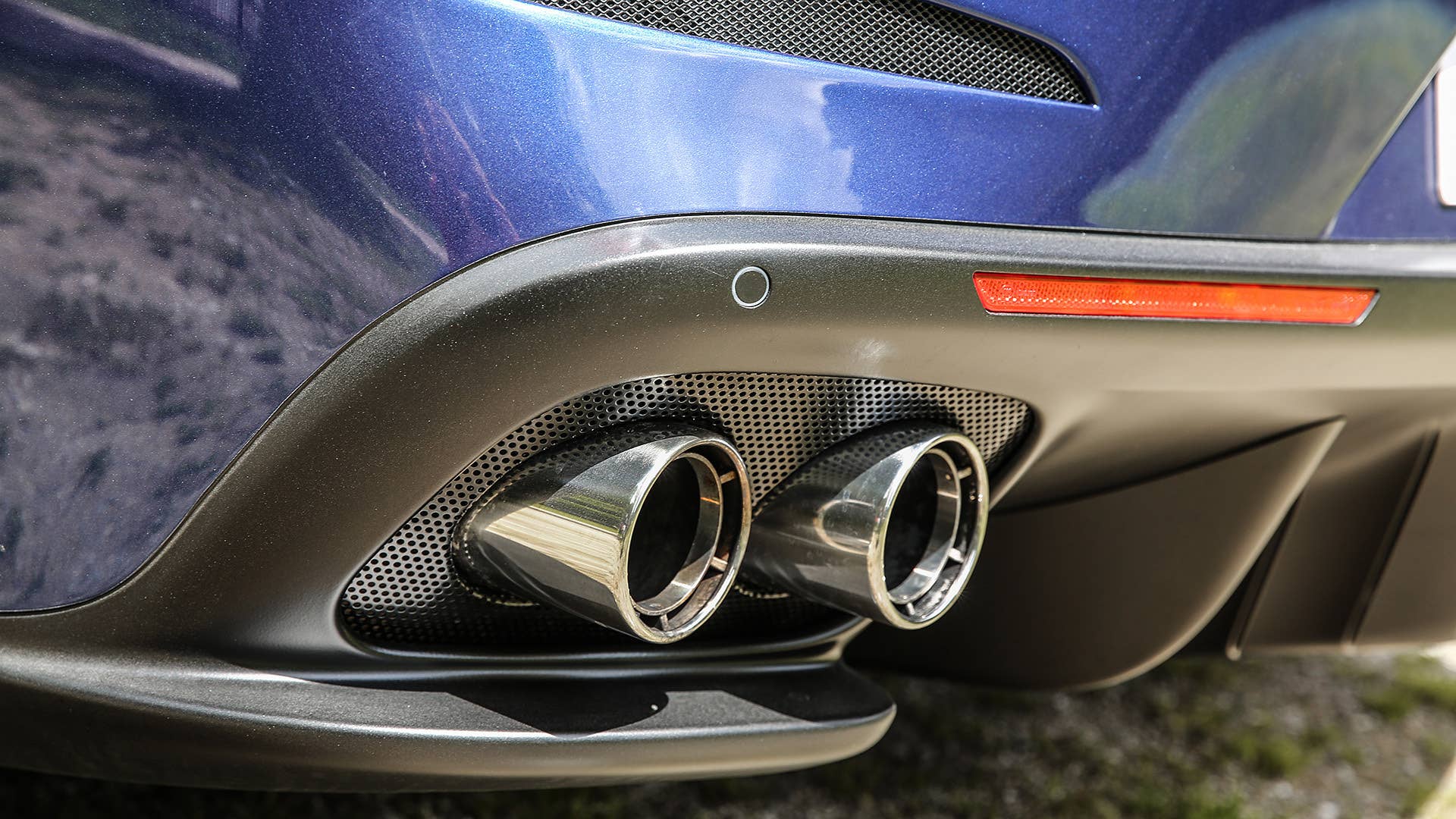 2017 Ferrari GTC4Lusso exhaust tips