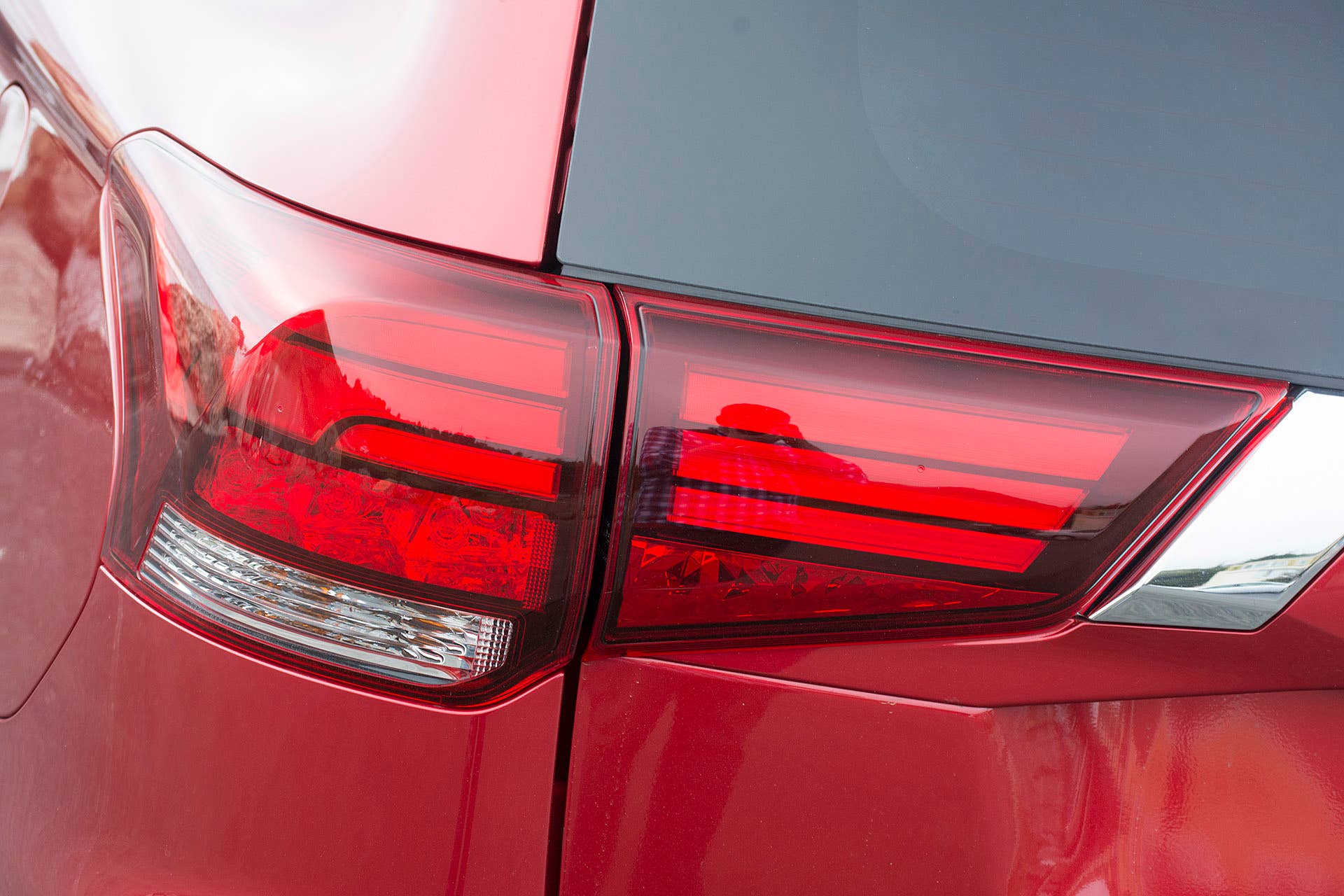 2016 Mitsubishi Outlander taillight