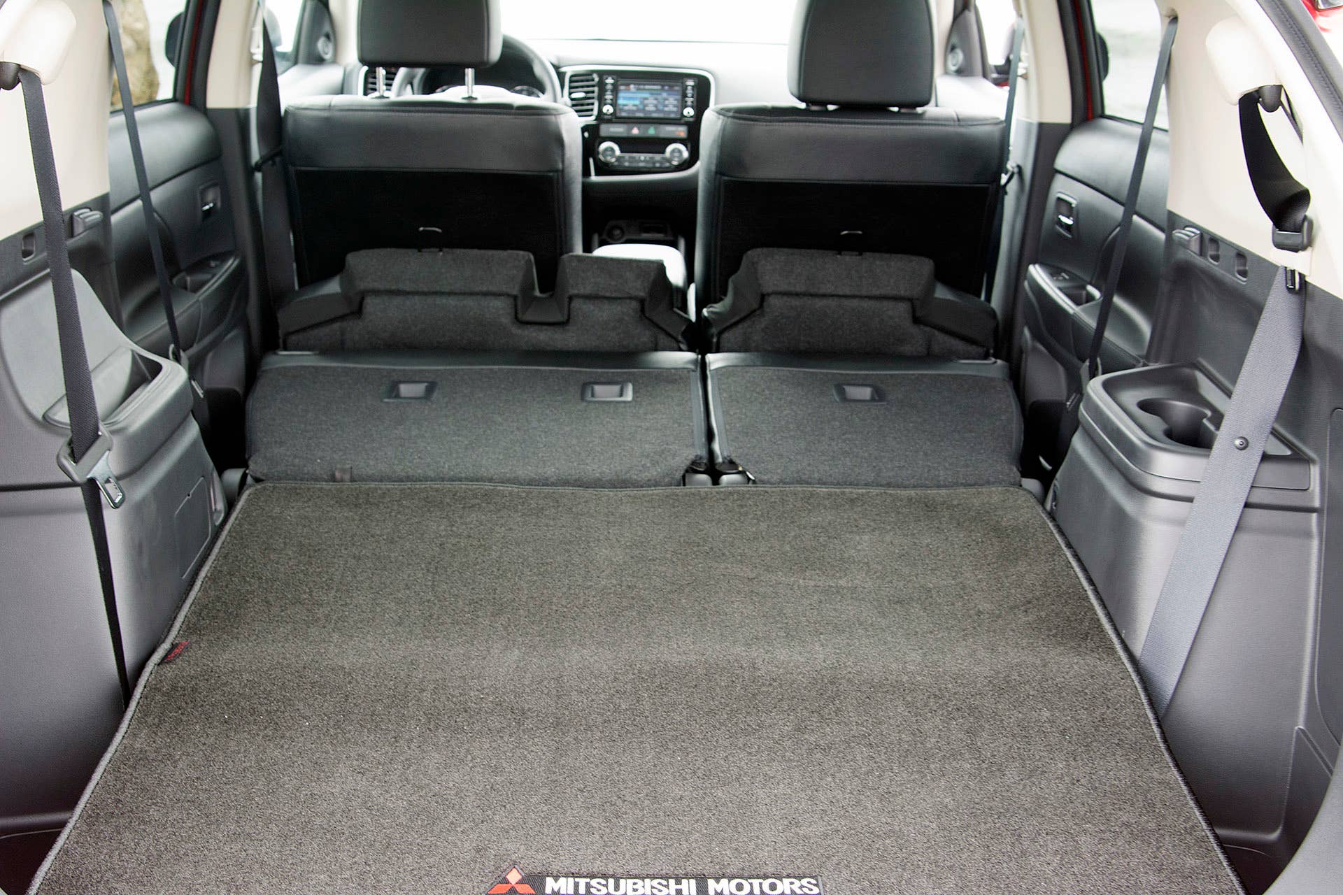 2016 Mitsubishi Outlander rear cargo area
