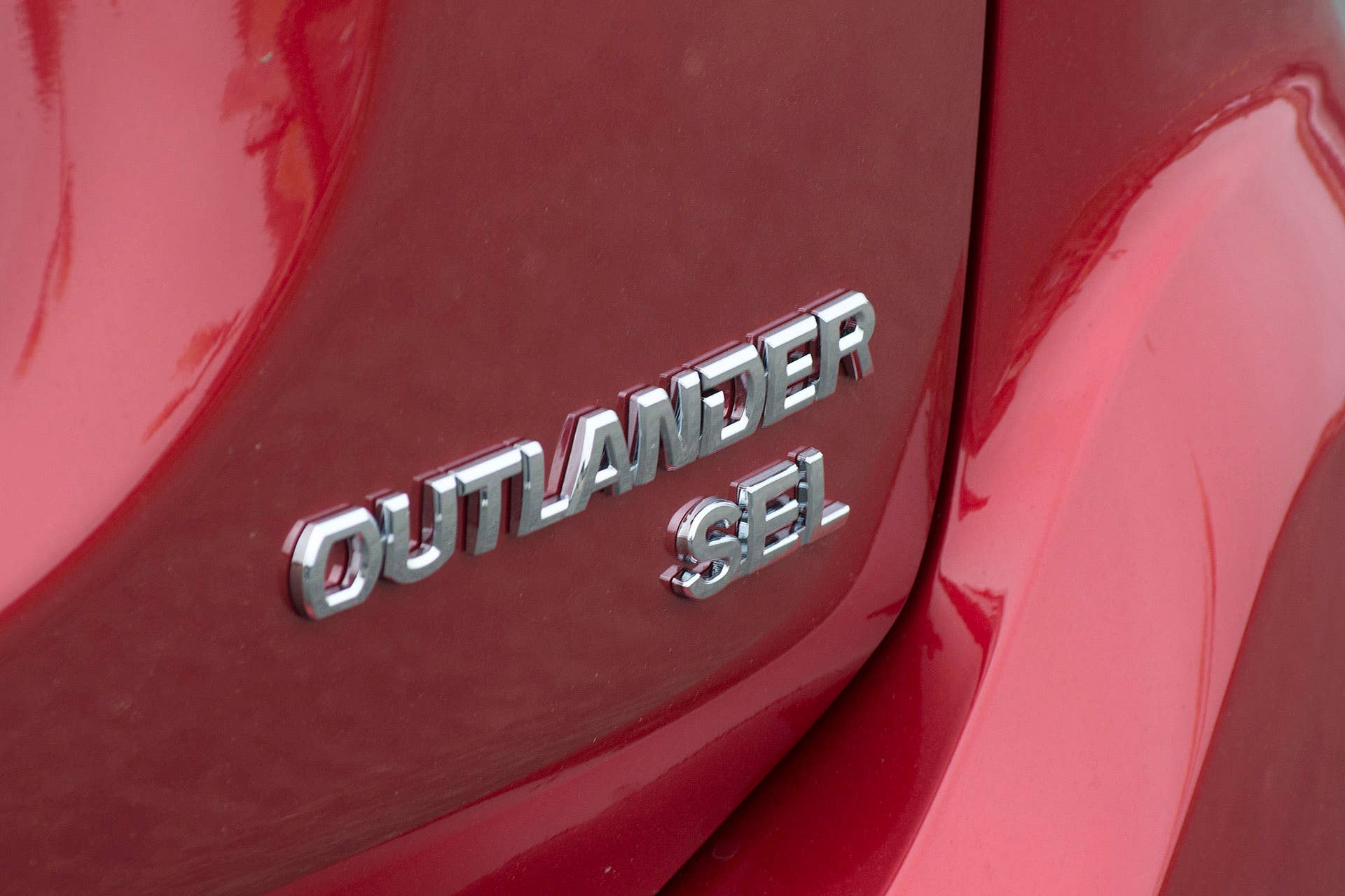 2016 Mitsubishi Outlander badge
