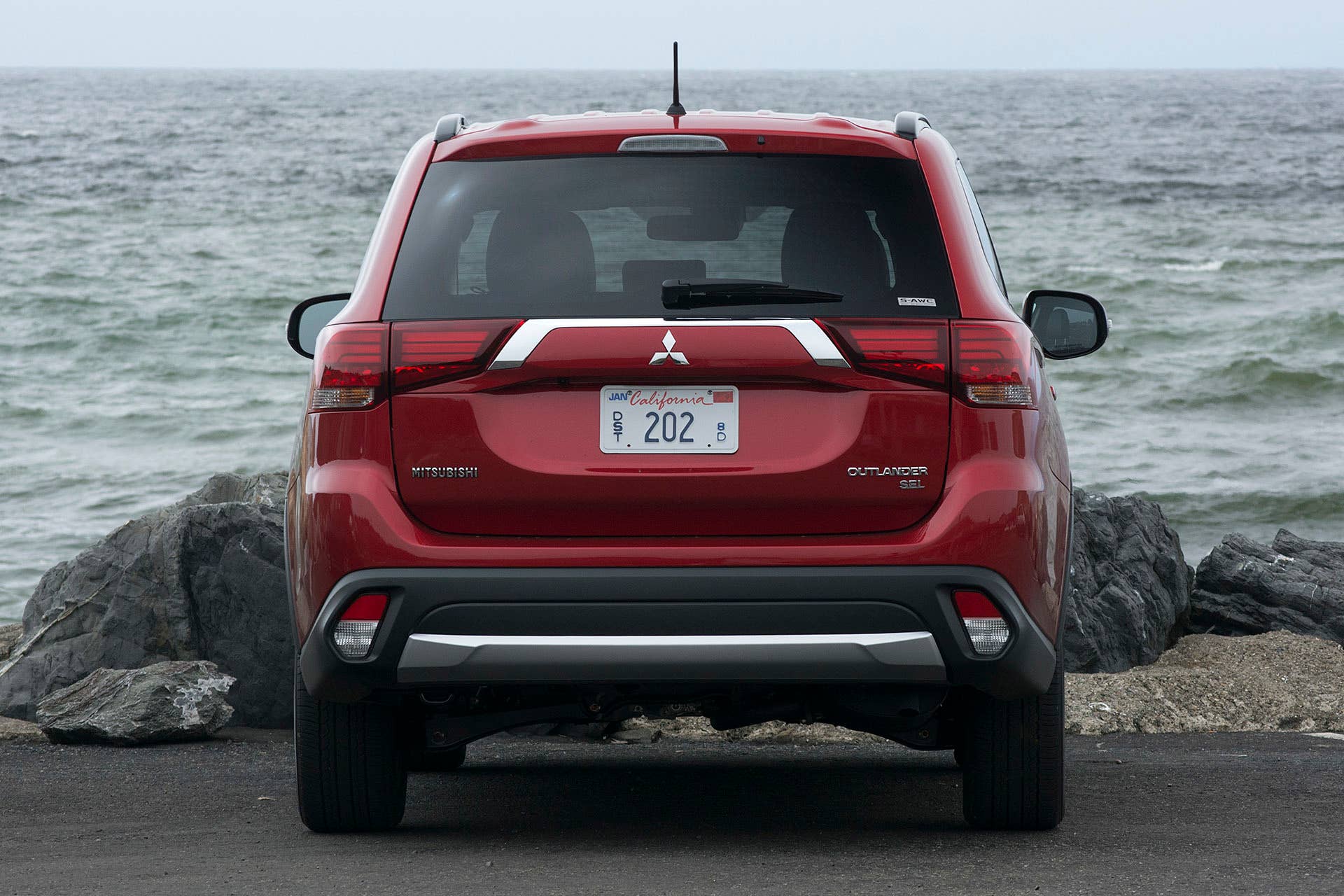 2016 Mitsubishi Outlander rear view