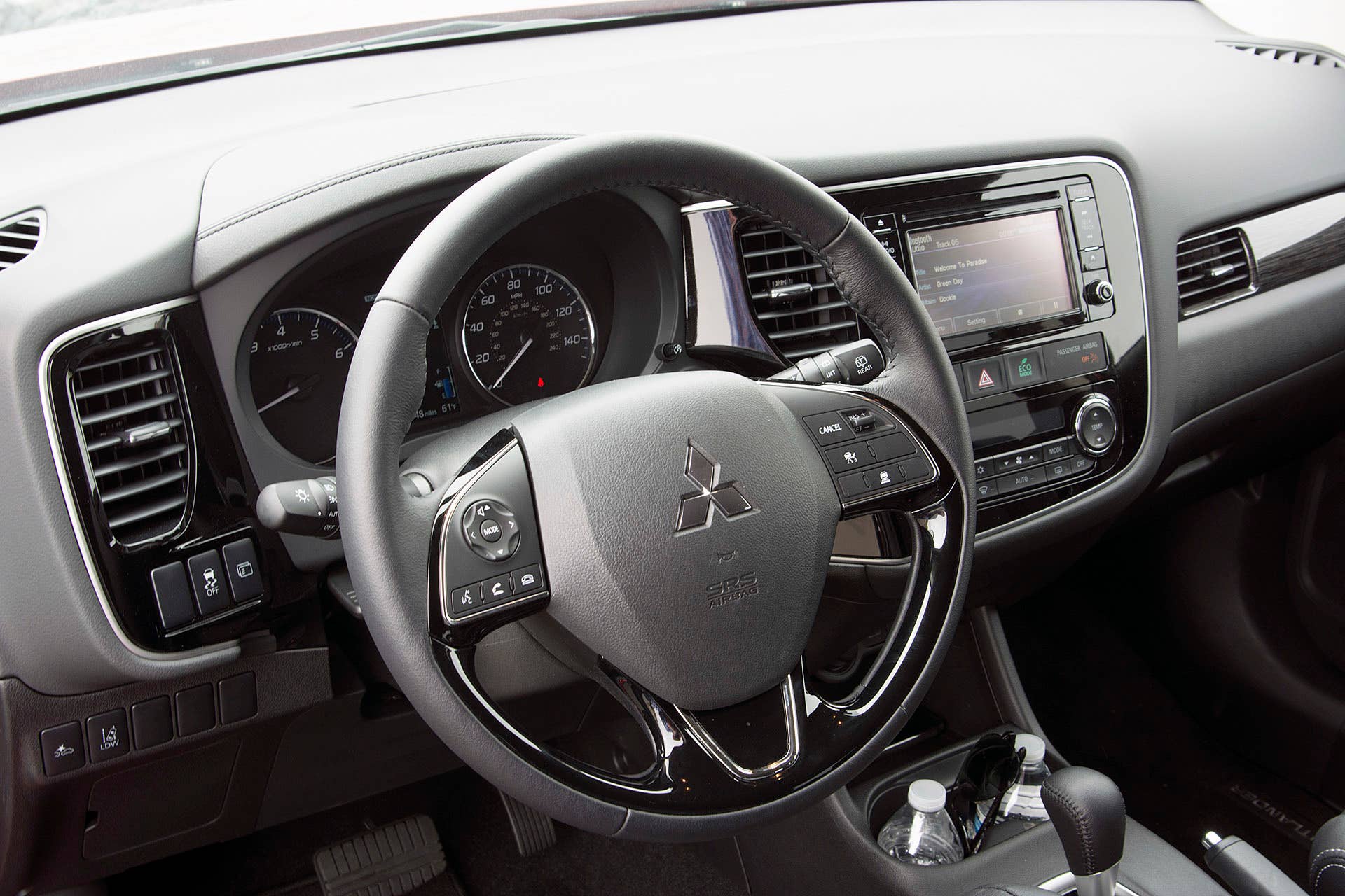 2016 Mitsubishi Outlander interior
