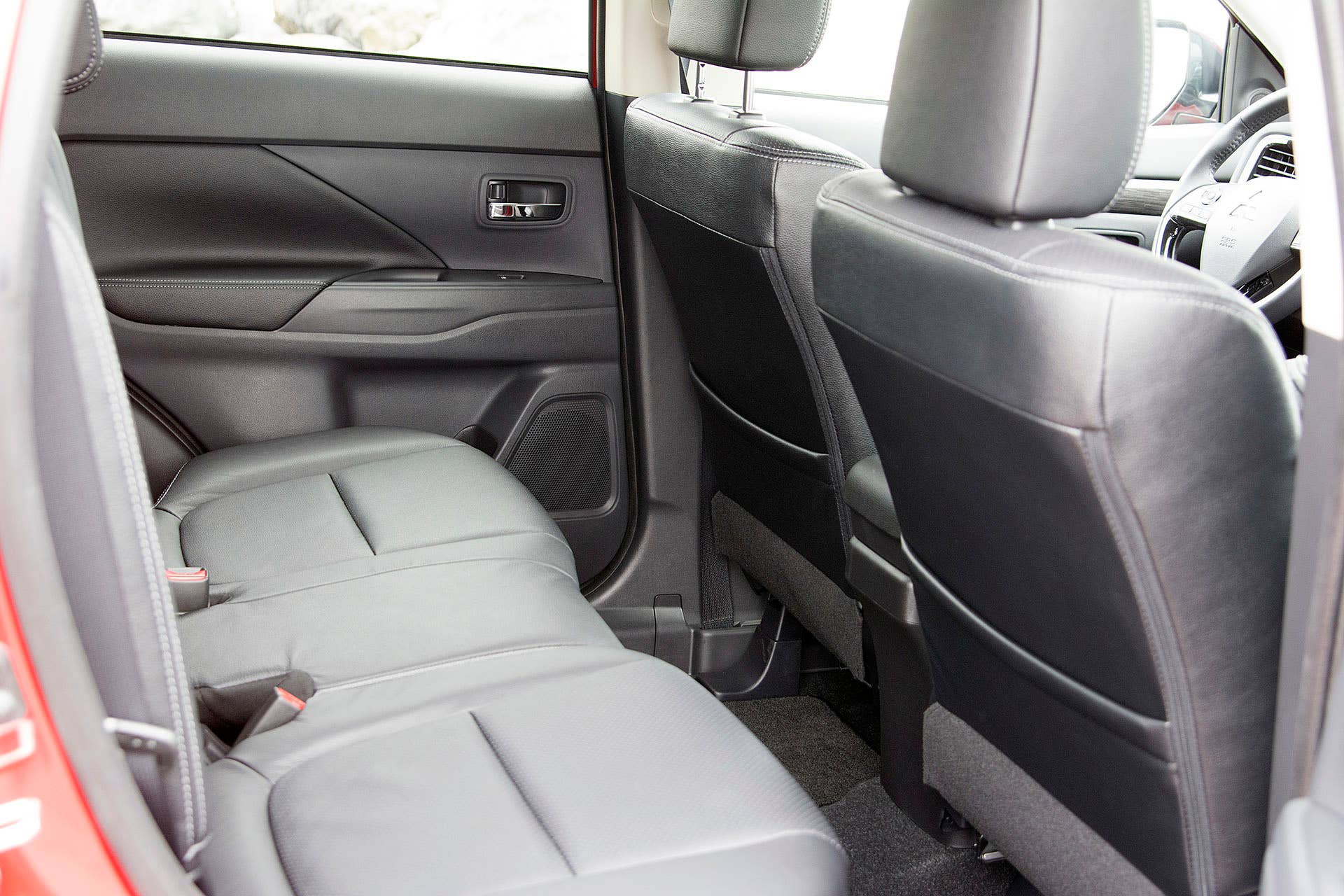 2016 Mitsubishi Outlander rear seats