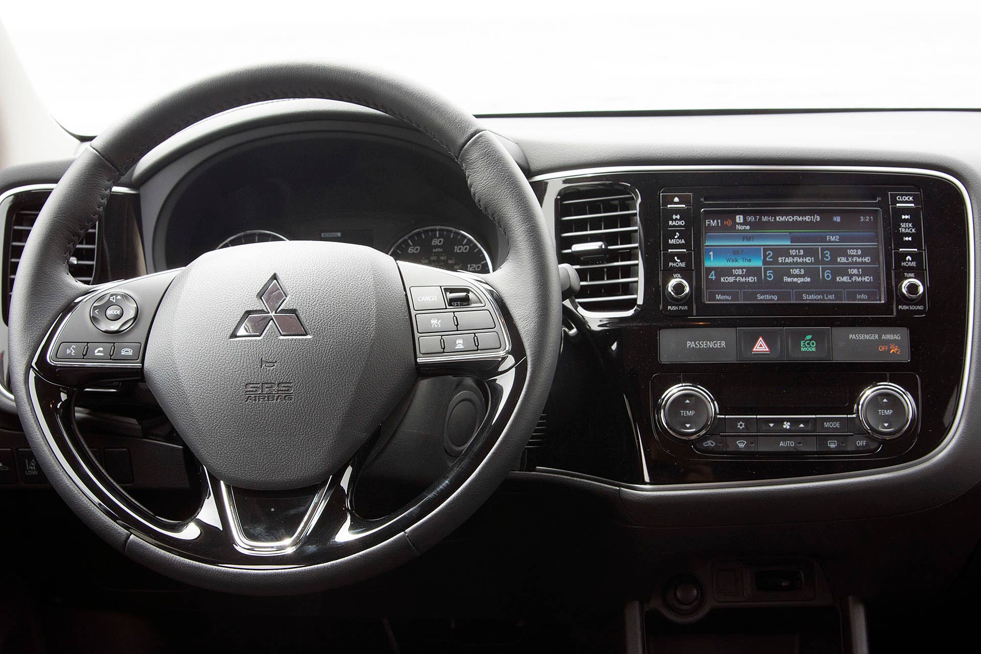2016 Mitsubishi Outlander interior