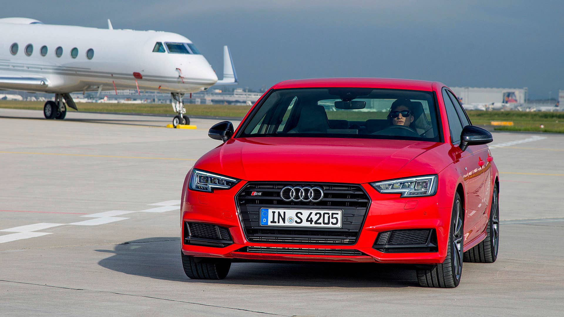 2017 Audi S4 front 3/4 view