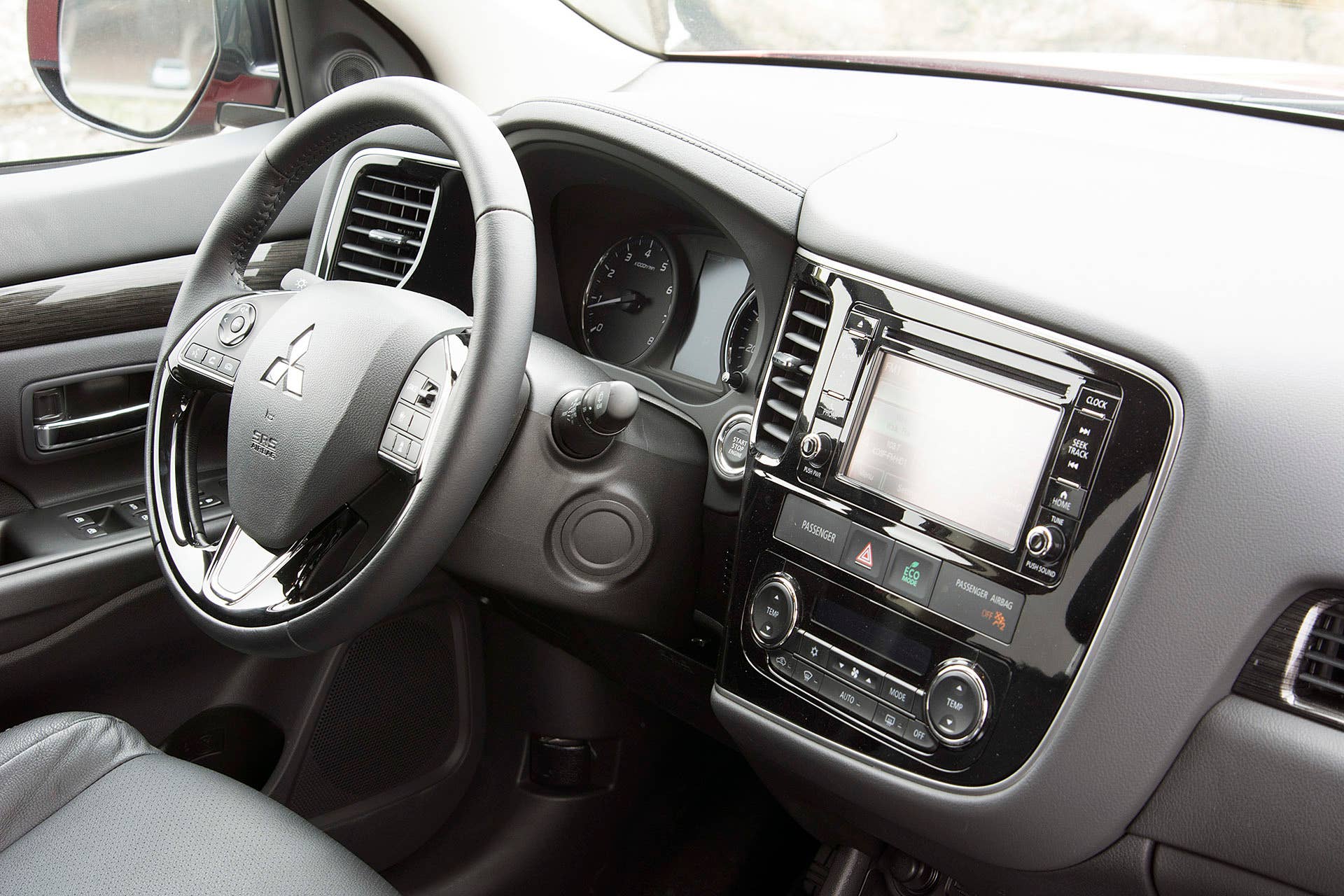 2016 Mitsubishi Outlander interior