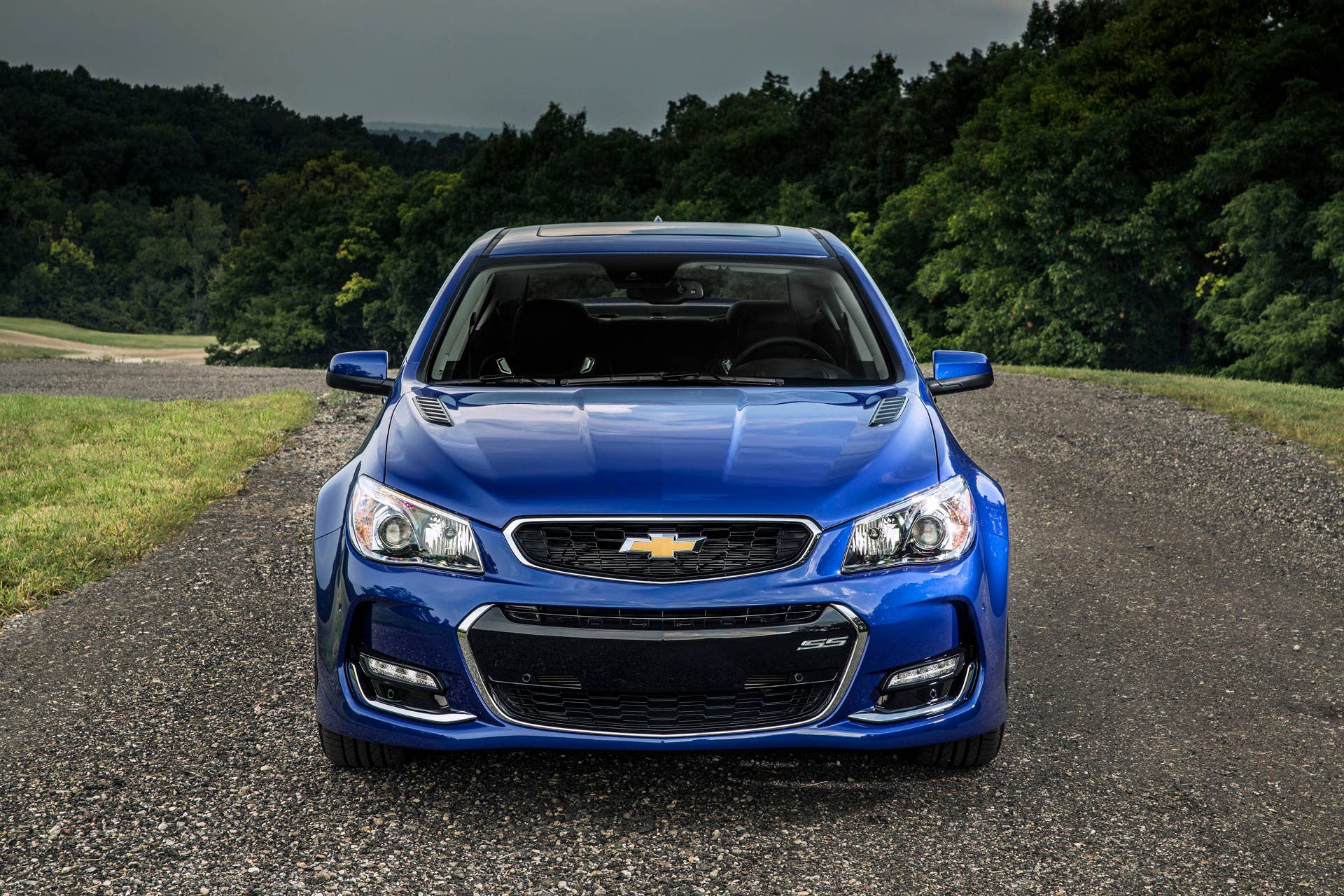 The 2016 Chevrolet SS sedan features several exterior enhancements that reinforce its commanding presence on the road. A revised front fascia features new, vertical ducts at the outer edges to direct airflow over the front wheel openings to improve aerodynamic efficiency. The fascia also incorporates new LED signature lighting, while new, functional hood vents and new-design 19-inch cast-aluminum wheels contribute to a stronger appearance for the rear-drive sports sedan.