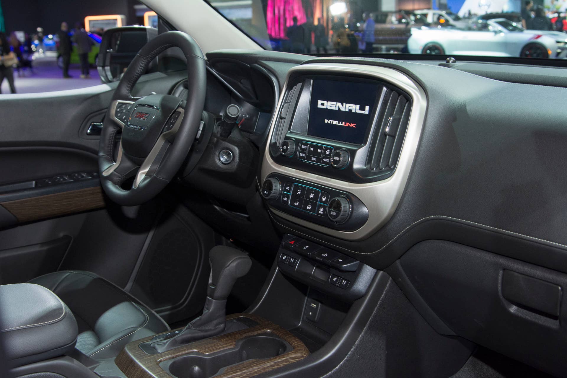 2016 gmc canyon denali navigation