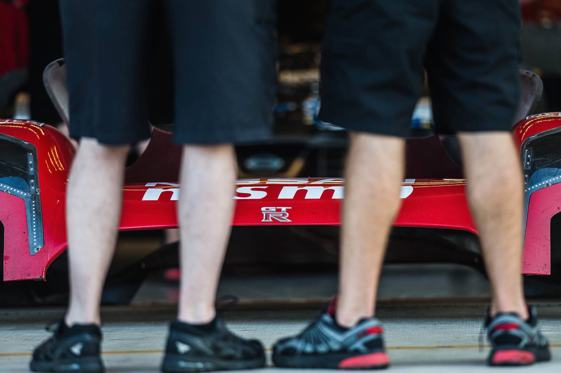 Nissan GT-R LM Nismo pit crew