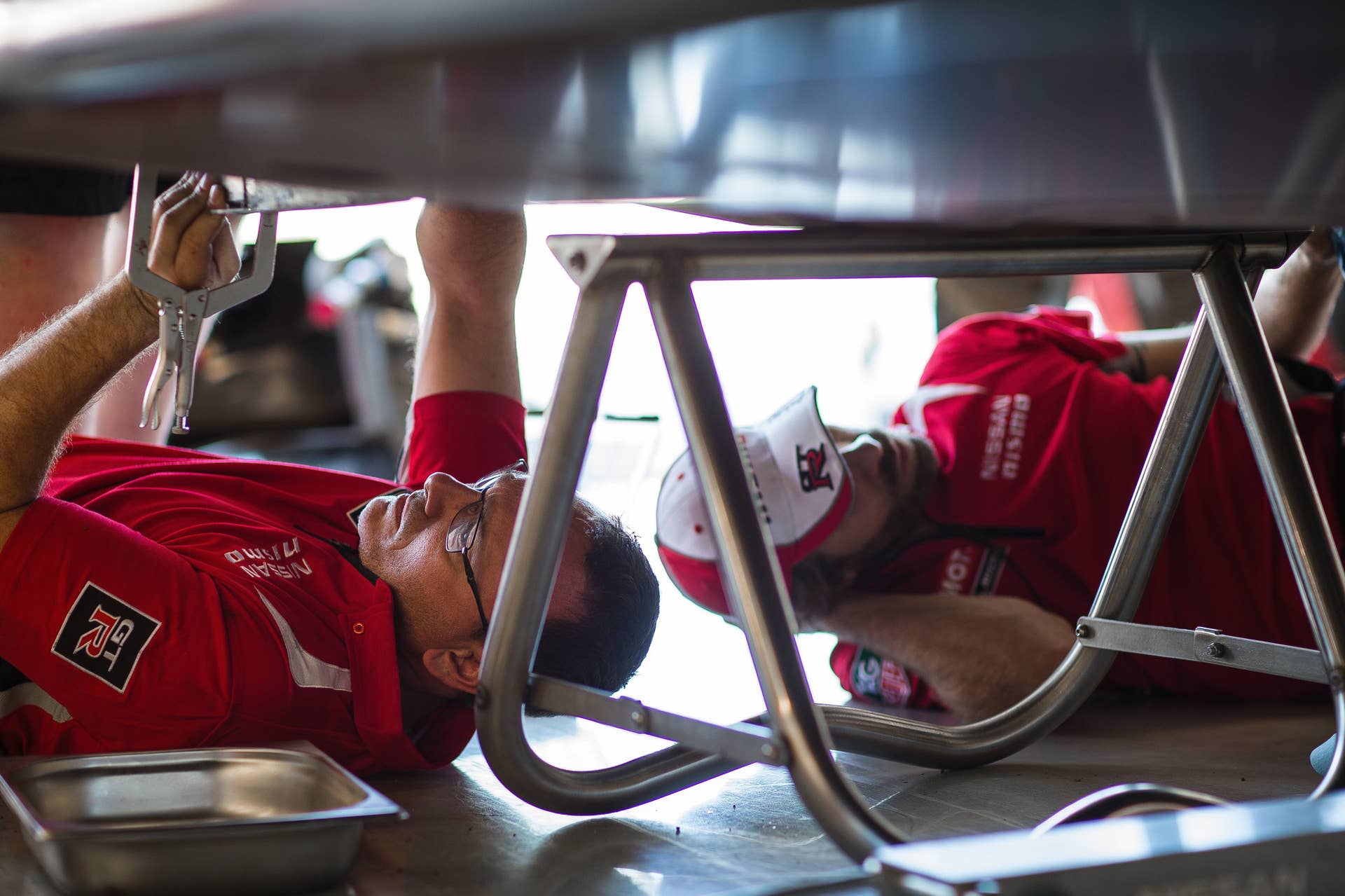 Nissan GT-R LM Nismo pit garage crew