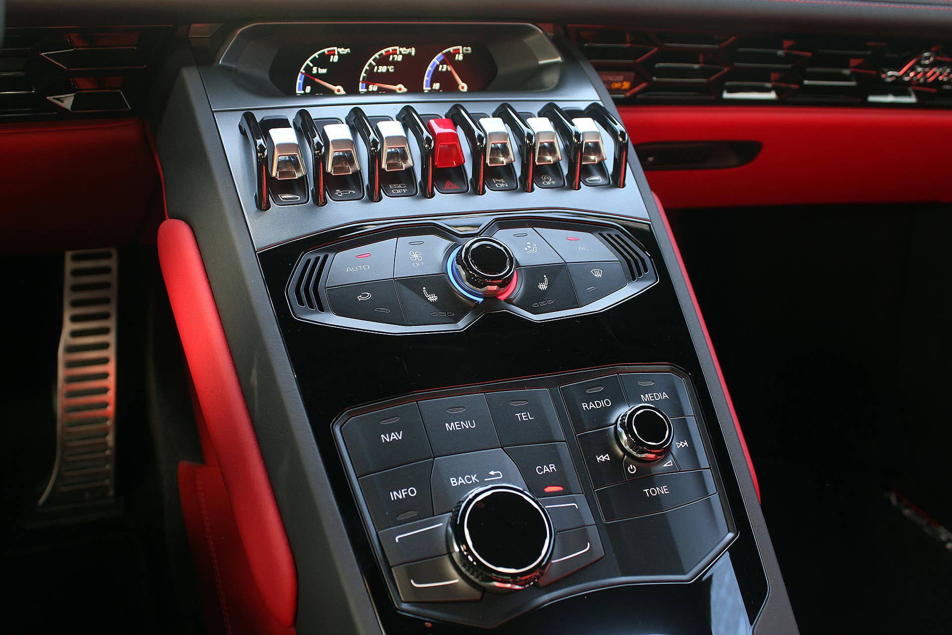 2016 Lamborghini Huracan LP 580-2 instrument panel