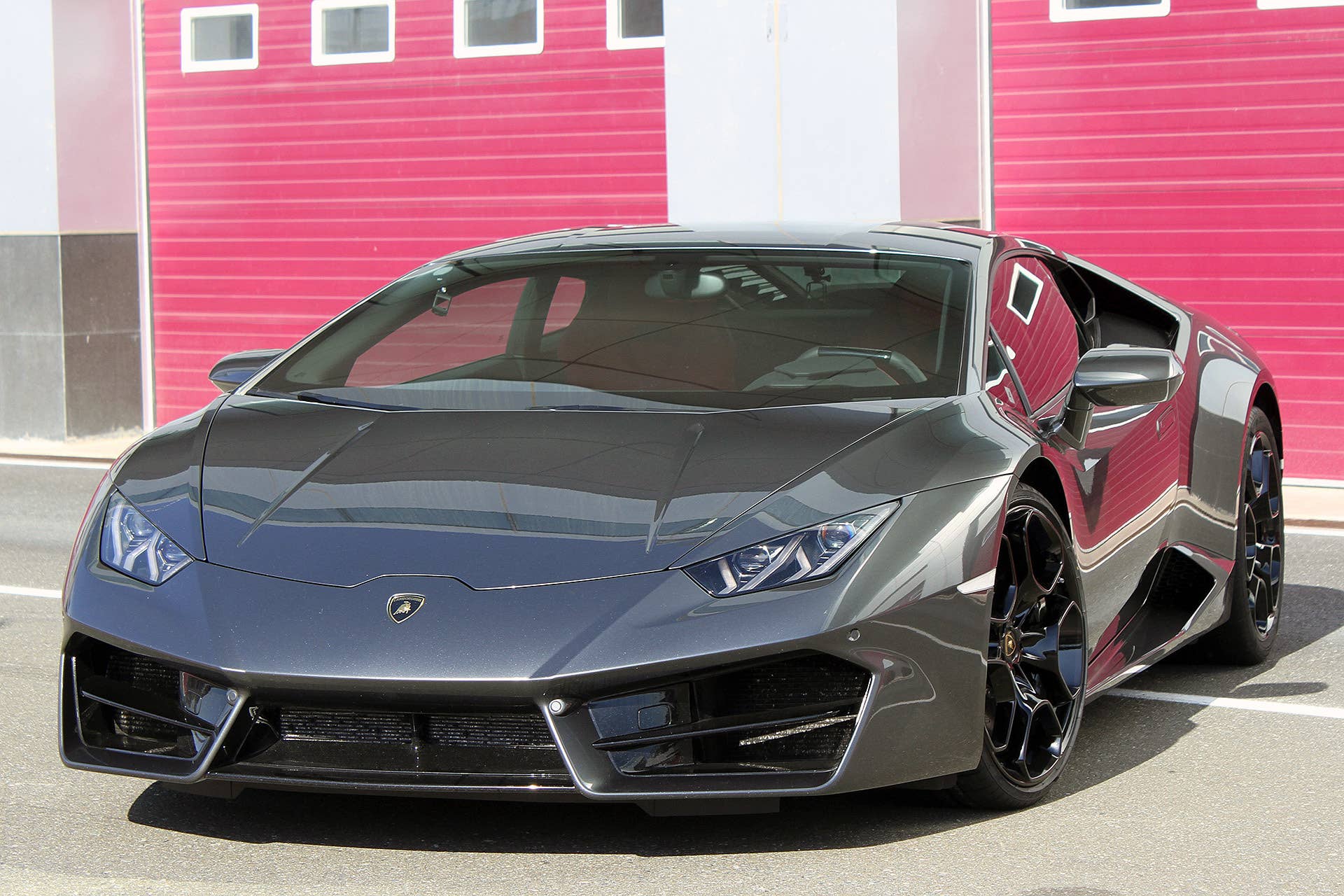 2016 Lamborghini Huracan LP 580-2 front 3/4 view