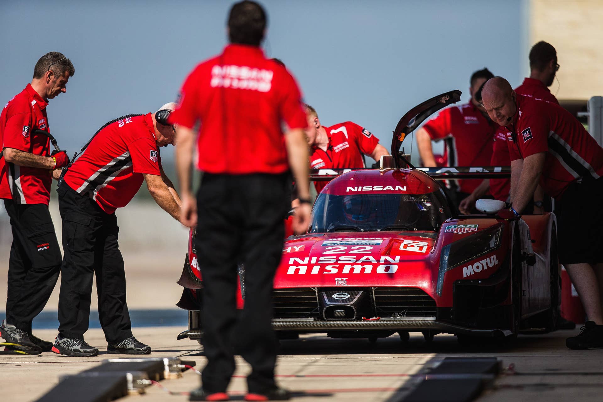 Nissan GT-R LM Nismo pit