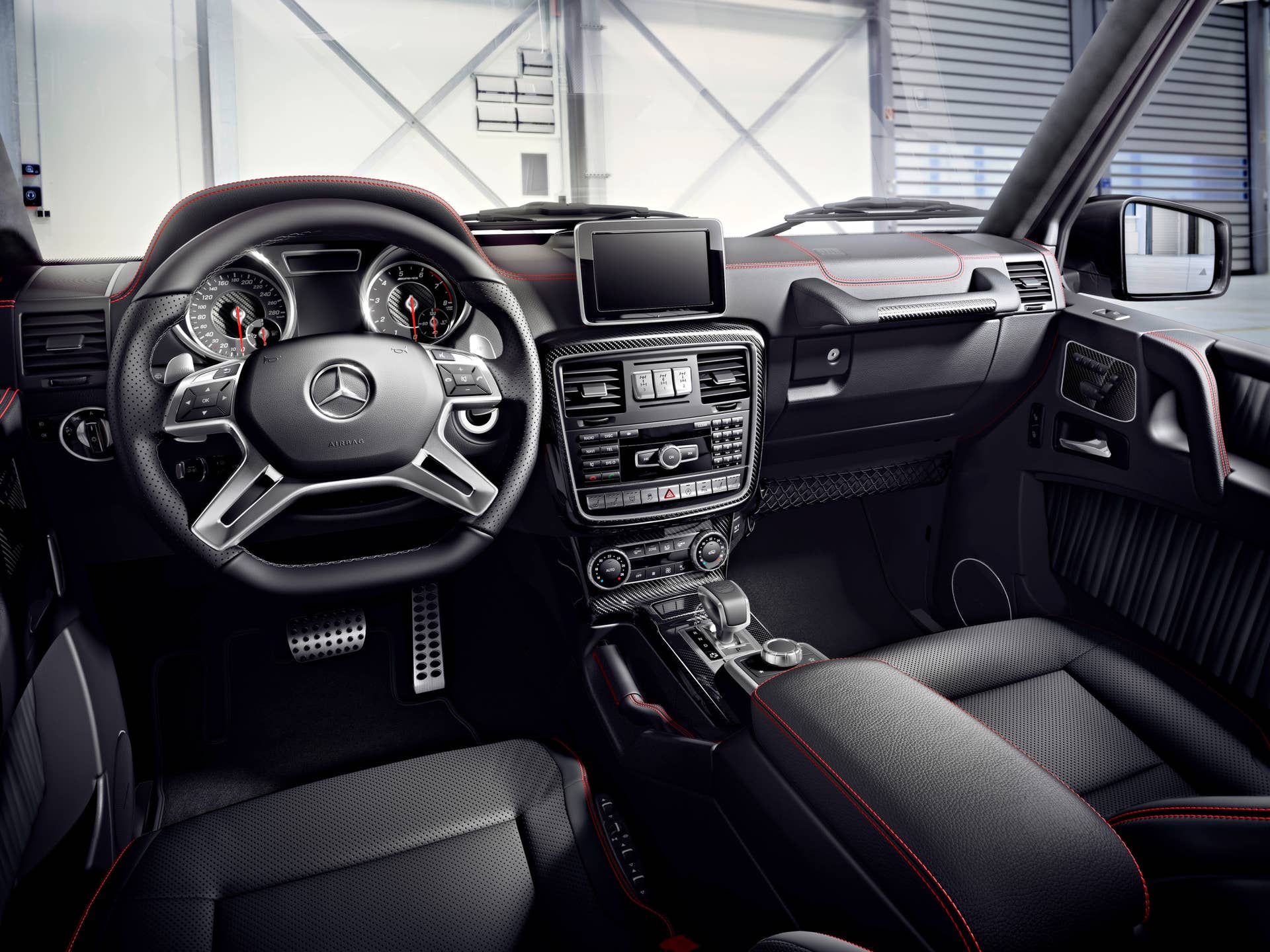 Mercedes-AMG G63 interior black red