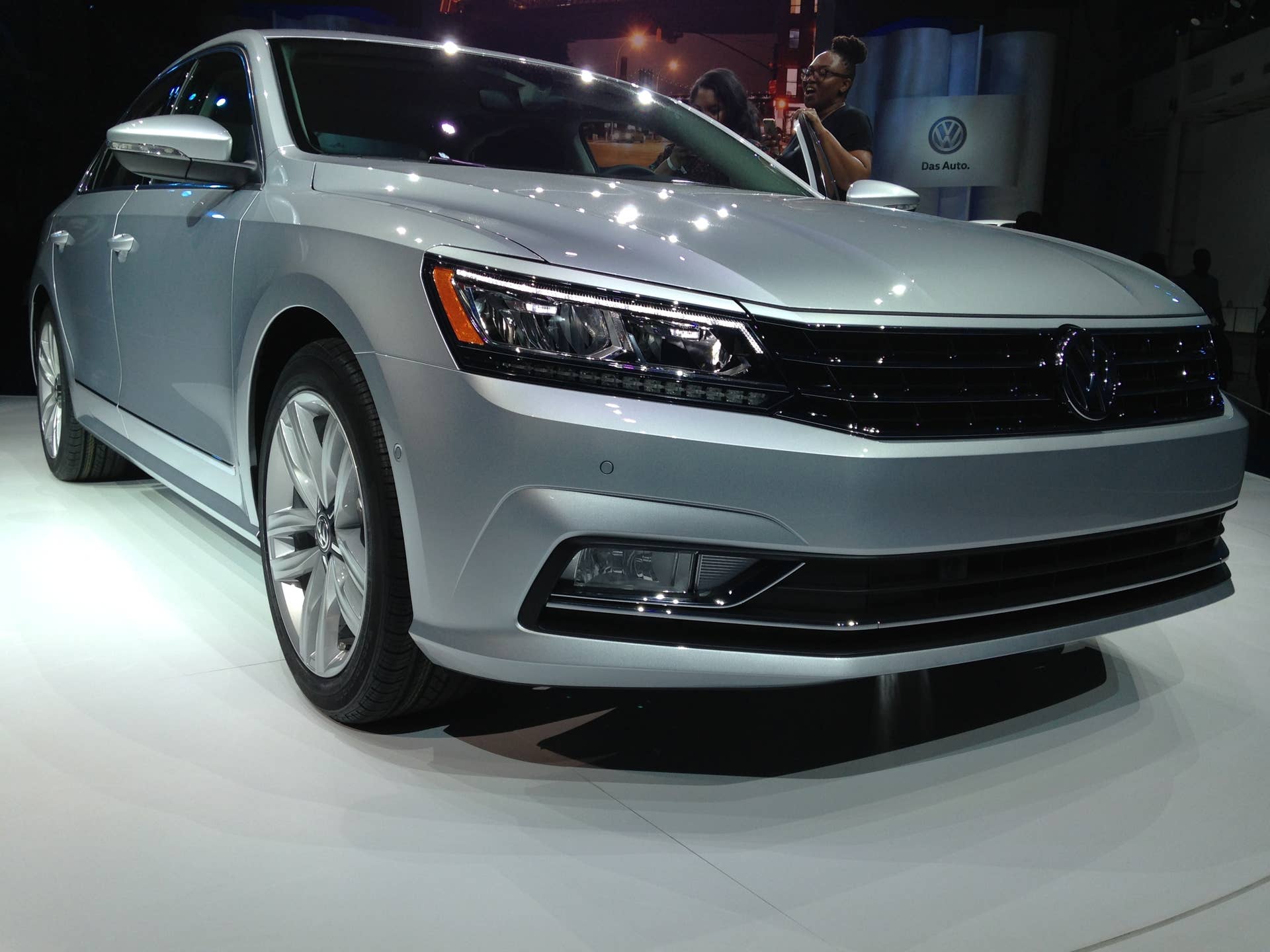 2016 volkswagen passat front low