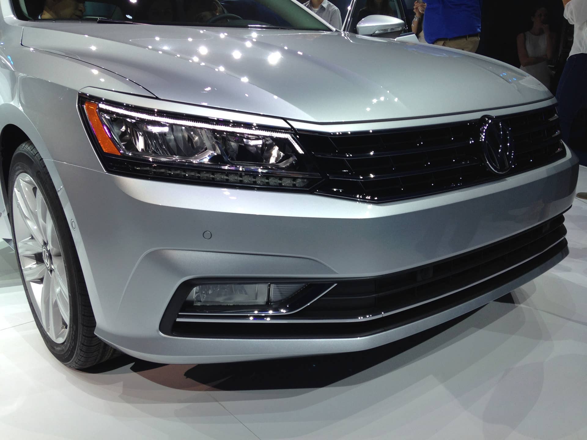 2016 volkswagen passat headlight