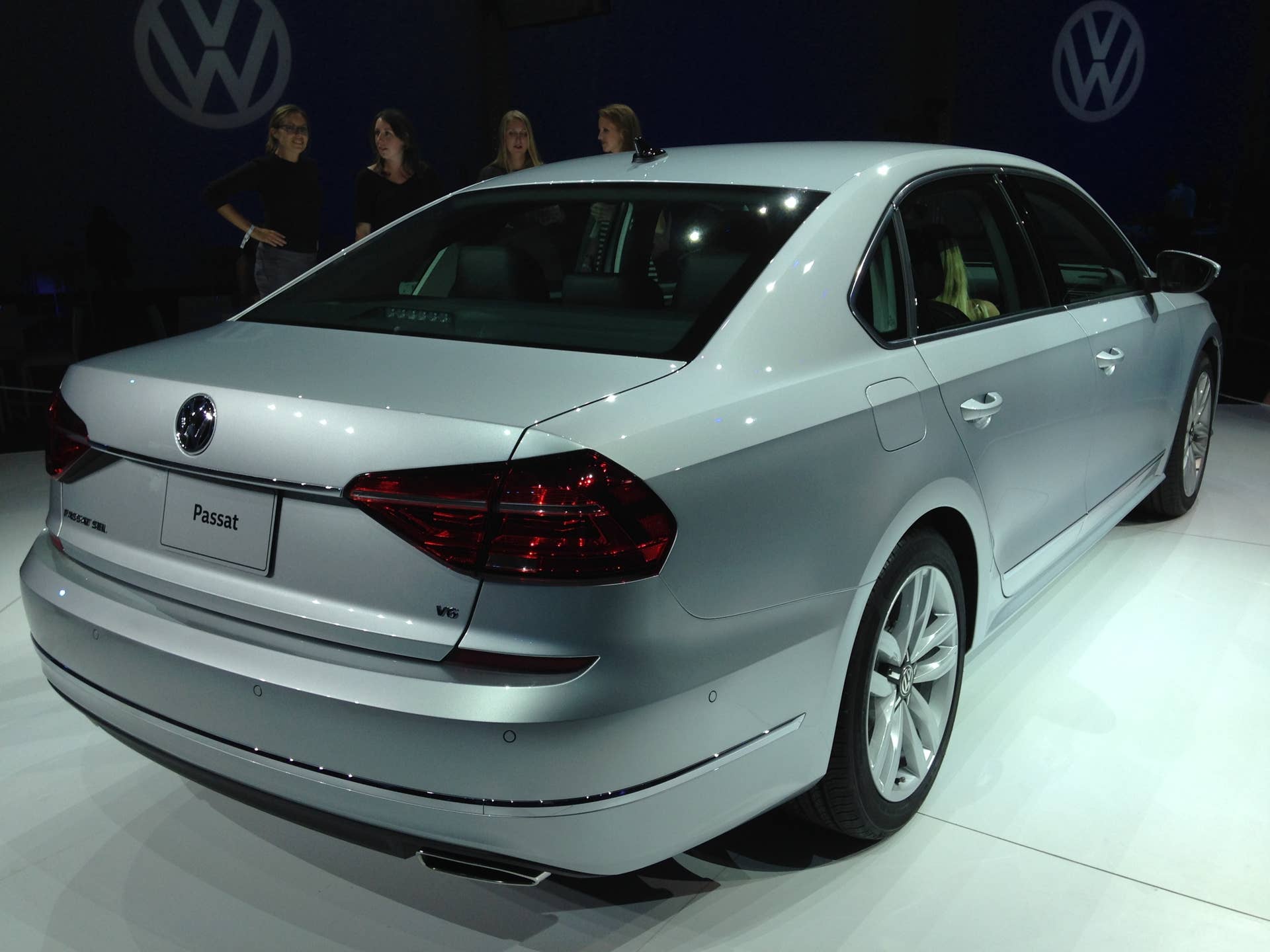 2016 volkswagen passat rear side sel