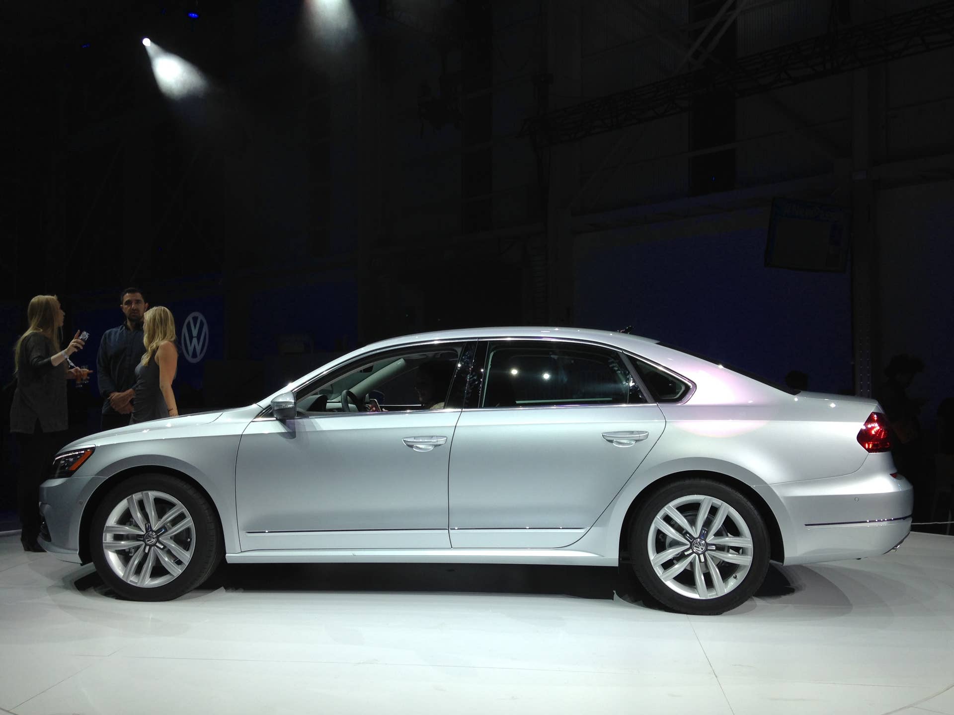 2016 volkswagen passat side profile